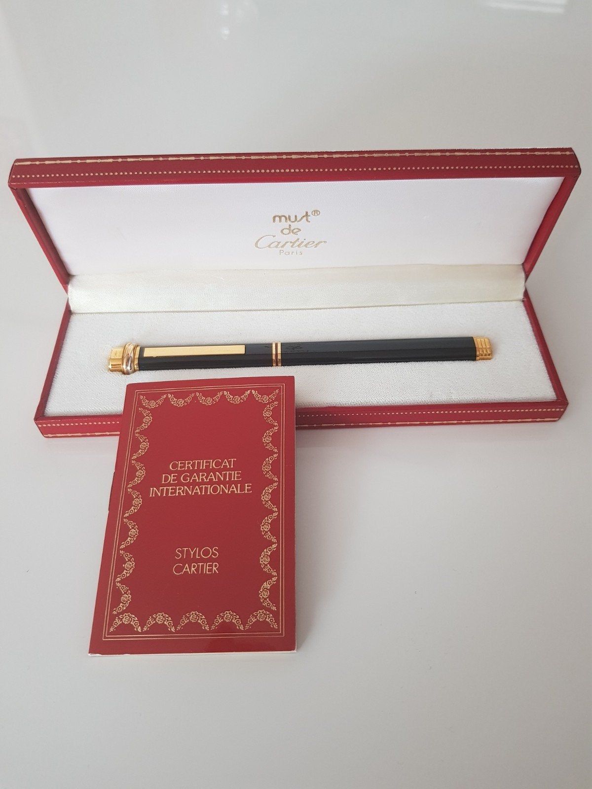 Must de Cartier Rollerball - Trinity - Bordeaux, Autres marques, Avec boîte, Stylo à bille, Enlèvement