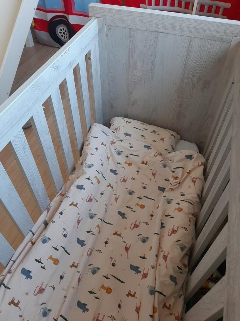 Ledikant / kinderbed TWF met matras, Enlèvement