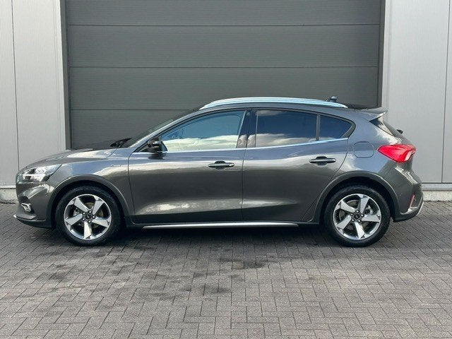 Ford Focus benzine 8.000km, Auto's, Dealer onderhouden, Stof, Bedrijf, 5 deurs