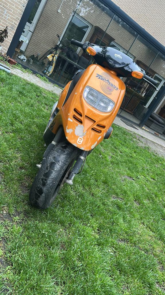 Gilera typhoon 2takt, Fietsen en Brommers, Scooters | Overige merken, Ophalen, Zo goed als nieuw, Elektrisch