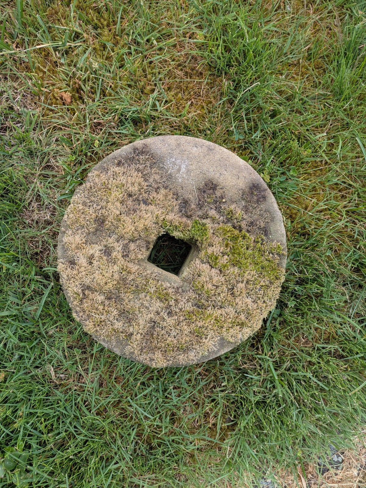 Arduin molensteen, 24 cm doorsnede, Ophalen