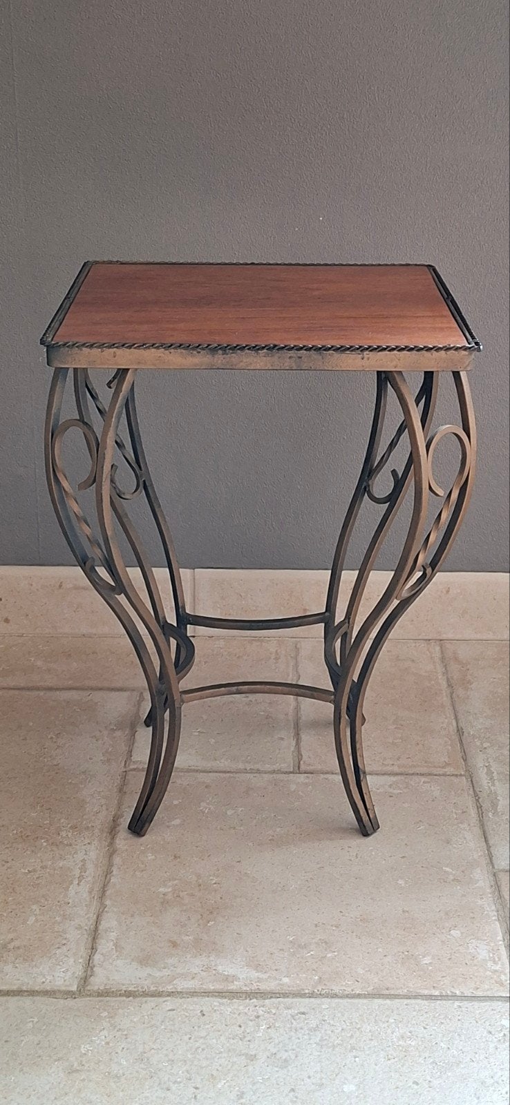 Bijzettafel / plantentafel, Ophalen