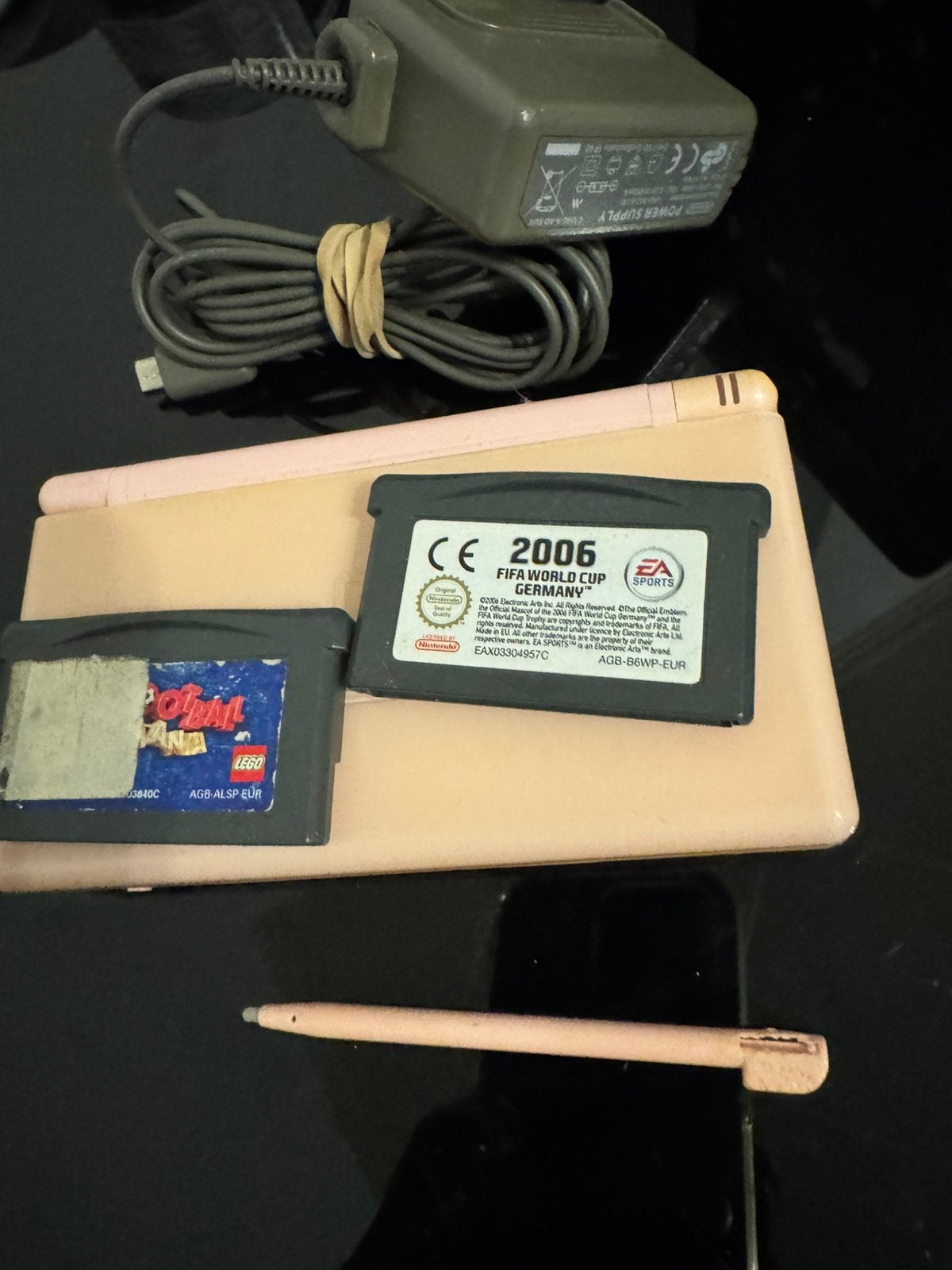 Pack Nintendo DS Lite Rose avec jeux stylet chargeur, Consoles de jeu & Jeux vidéo, Enlèvement, Comme neuf, Rose, DS Lite
