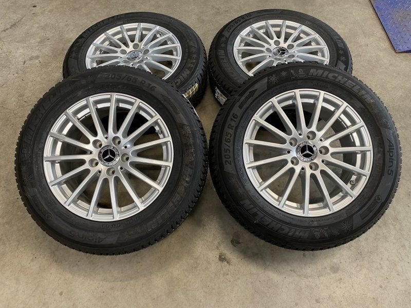 16 inch originele velgen + winterbanden Mercedes C klasse W2, Auto-onderdelen, -, -, Banden en Velgen, Nieuw