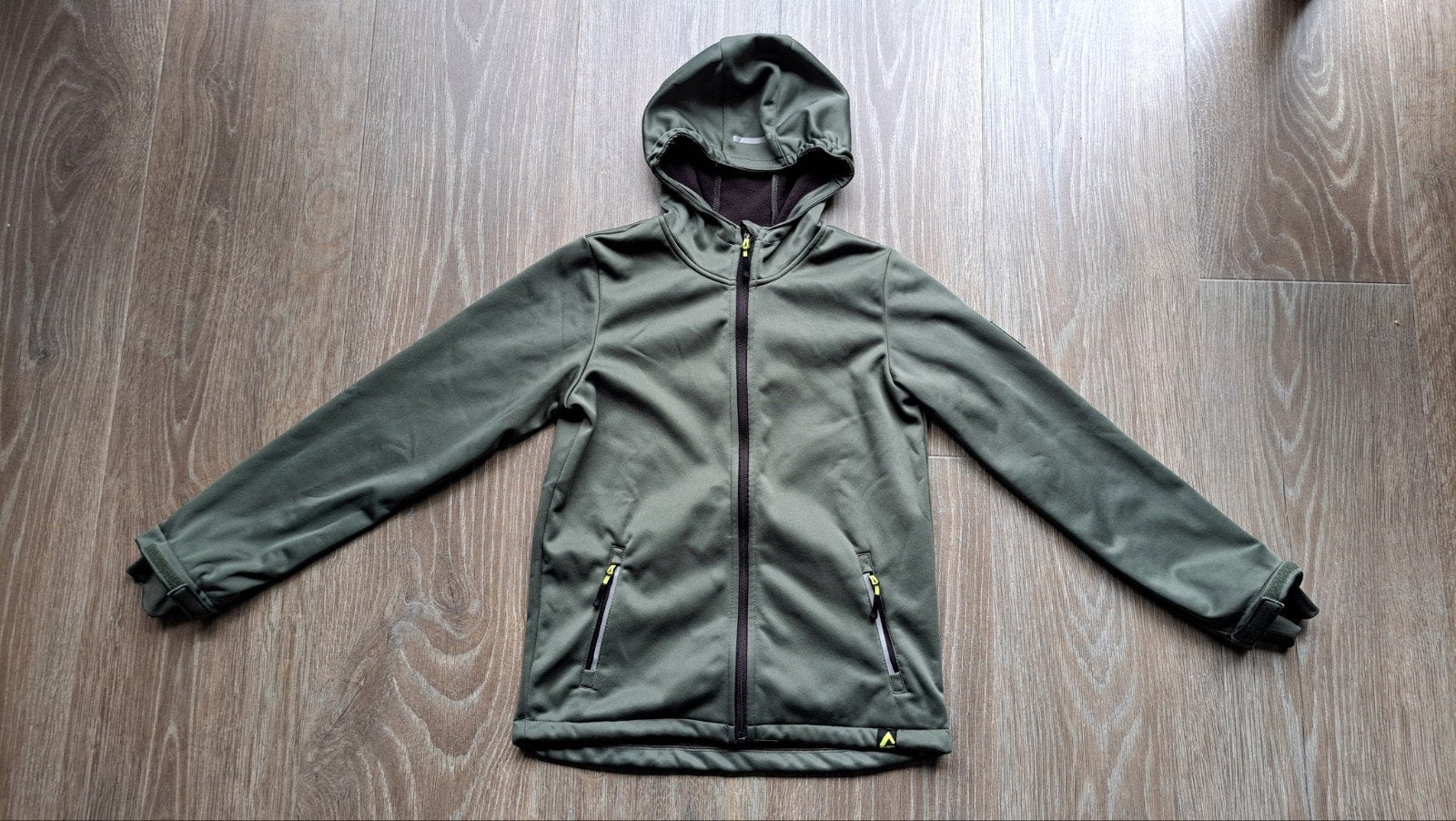 Groen softshell jasje maat 146-152 of 11-12 jaar., Kinderen en Baby's, Ophalen of Verzenden, Gebruikt, Jongen of Meisje, Jas