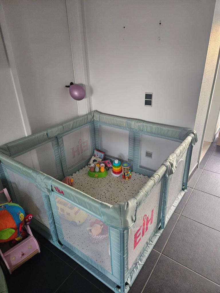Grondbox babybox speelbox 120x120x68, Kinderen en Baby's, Babyparken, Ophalen, Zo goed als nieuw, Vierkant