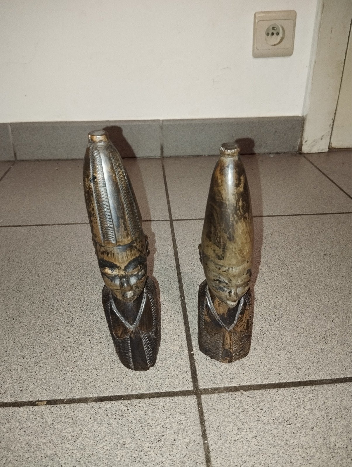 Set van 2 Vintage Afrikaanse Houten Bustes – Handgesneden Eb, Enlèvement