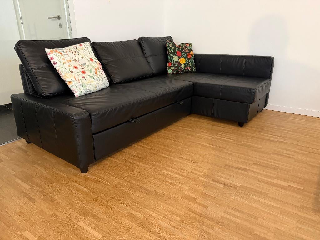 Comfortable and stylish black leather sofa bed, Maison & Meubles, Canapés | Coins salons complets, Comme neuf, Cuir, Enlèvement