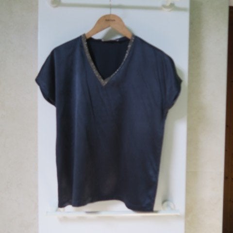 Topje nieuw blauw v-hals stras Fabiana Filippi mt 40 (it 42), Kleding | Dames, Topjes, Maat 38/40 (M), Blauw, Nieuw, Ophalen of Verzenden