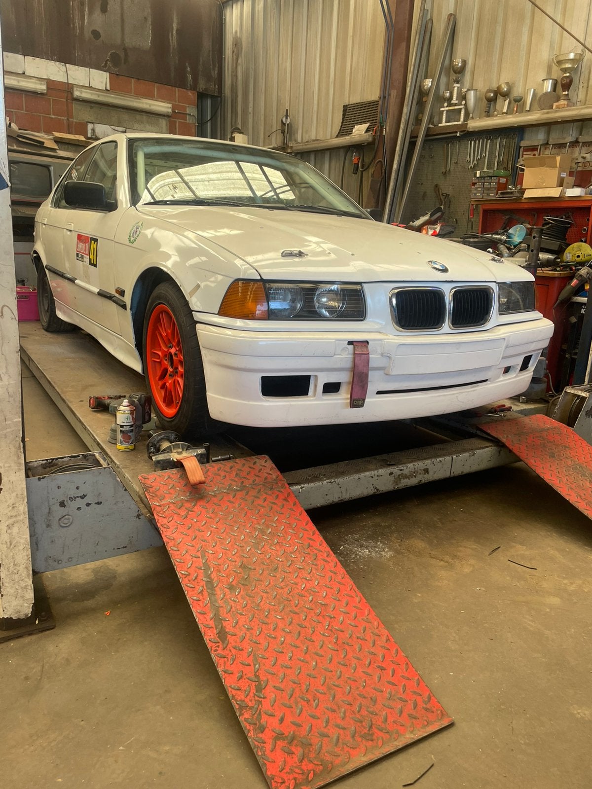 Bmw 325i rallye, Enlèvement, BMW