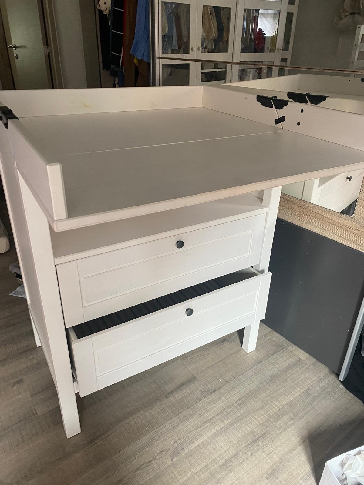 Table a langer ikea, Enfants & Bébés, Chambre d'enfant | Commodes & Armoires