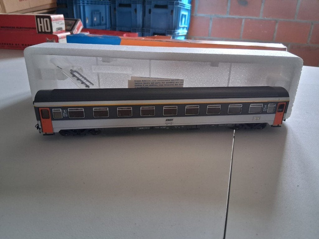 78 Roco 4236C Voiture de tourisme de 1re classe (SNCF)., Wagon, Comme neuf, Roco, Courant continu