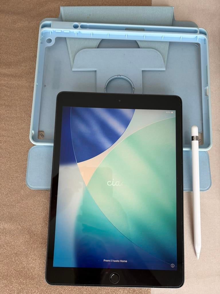 Ipad 8, 128GB + apple pen, Computers en Software, Apple iPad, Zo goed als nieuw, 128 GB, Grijs
