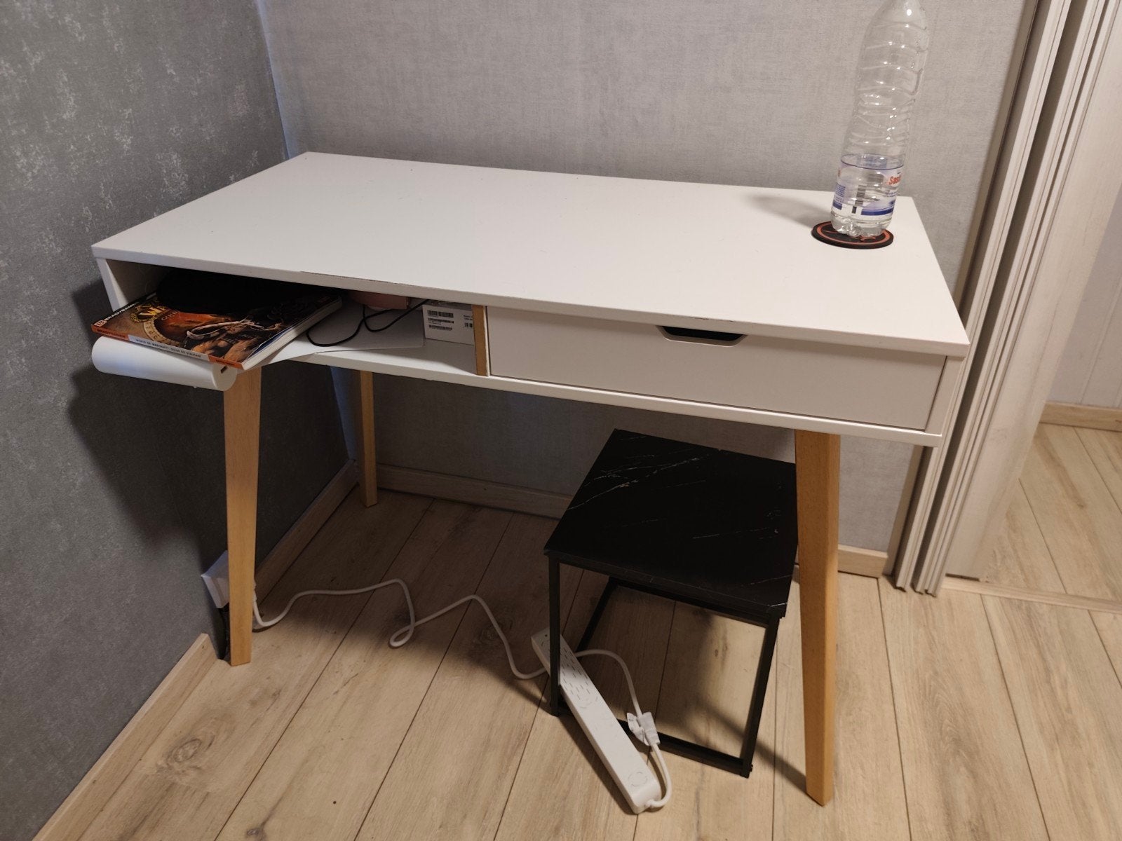 Bureau blanc Jysk, Ophalen, Wit