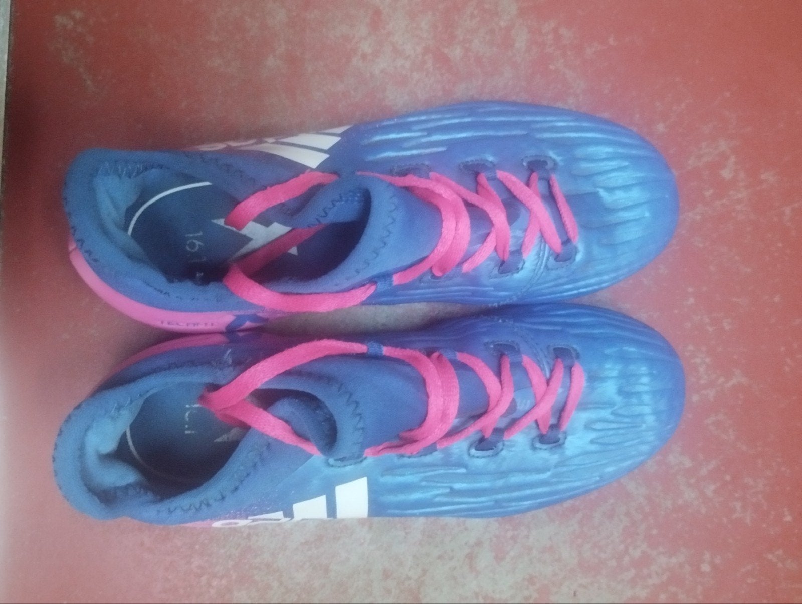 Chaussures de football Adidas taille 33, Sports & Fitness, Enlèvement ou Envoi