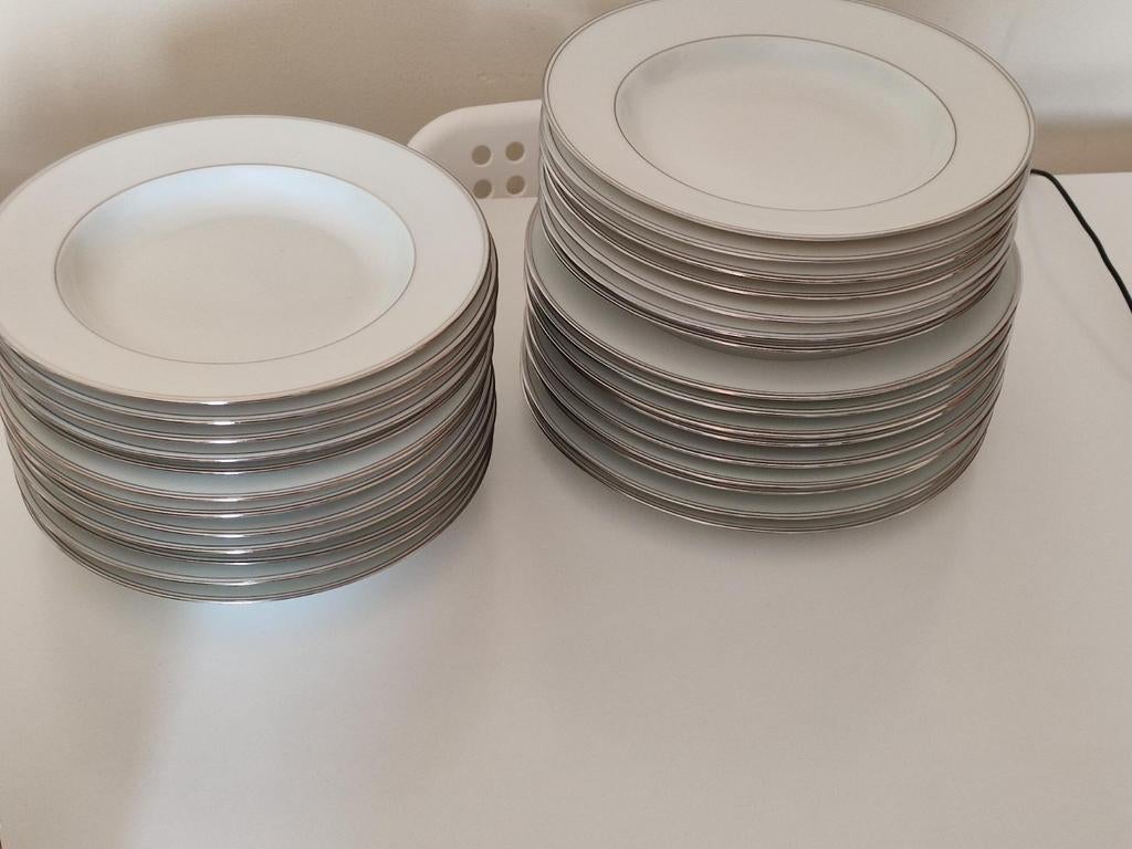 28 assiettes de Limoges, Antiquités & Art, Enlèvement ou Envoi