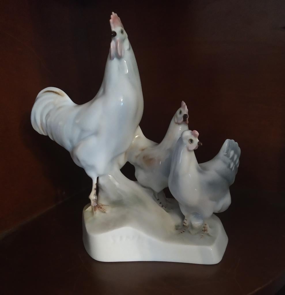 Porcelaine Zsolnay, Hongrie, coq et deux poules, Antiquités & Art, Art | Sculptures & Bois, Enlèvement ou Envoi