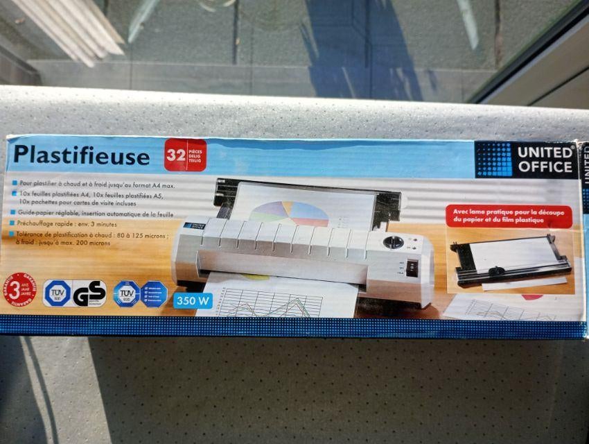 Appareil de laminage avec couteau, TV, Hi-fi & Vidéo, Albums photo & Accessoires, Enlèvement, Comme neuf, Accessoires pour albums photos
