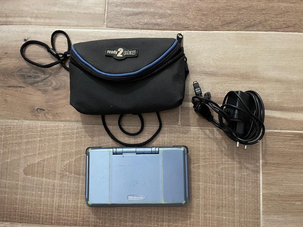Nintendo DS, Consoles de jeu & Jeux vidéo, Consoles de jeu | Nintendo DS, Avec housse de protection ou sac, Enlèvement ou Envoi