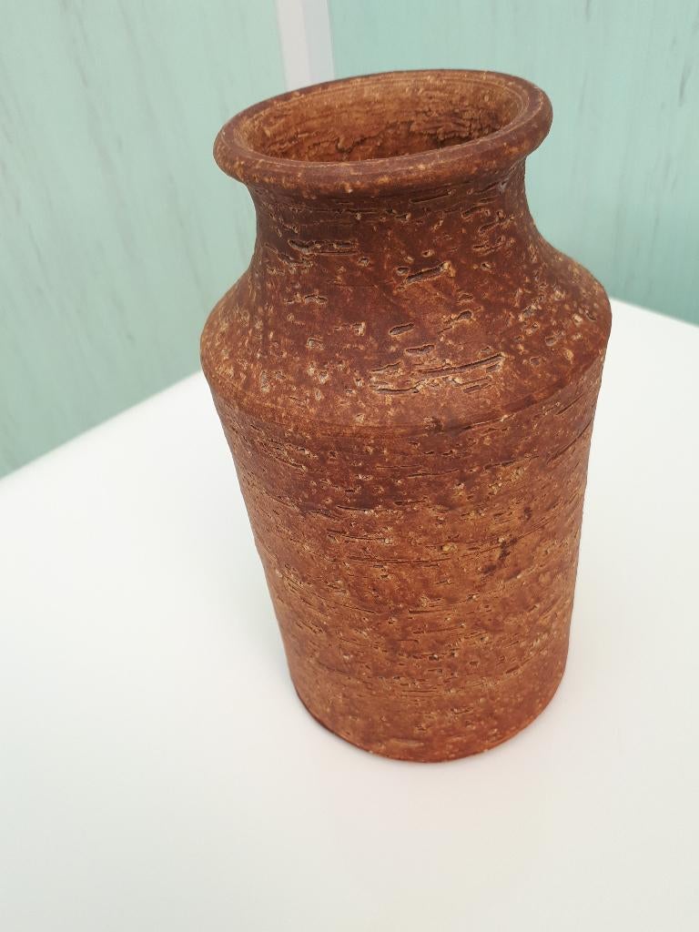 beau vase en pierre, hauteur environ 20 cm, dia en bas 11 cm, Enlèvement
