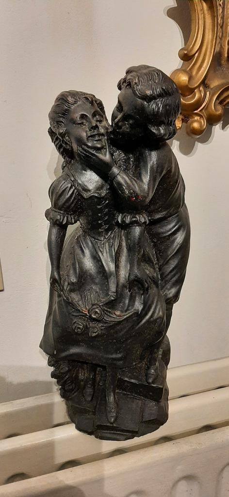 Statue ancienne de couple s'embrassant, Enlèvement ou Envoi, Comme neuf