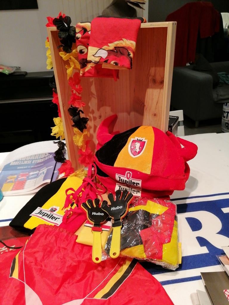 Gadgets Jupiler Belgium Rode Duivels voetbal. Carnaval., Hobby en Vrije tijd, Ophalen of Verzenden, Gebruikt