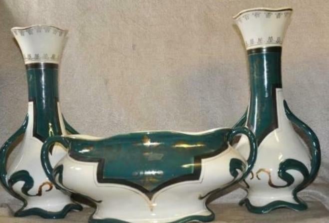 Trilogie jardiniere et ses deux vases en faience, Enlèvement ou Envoi