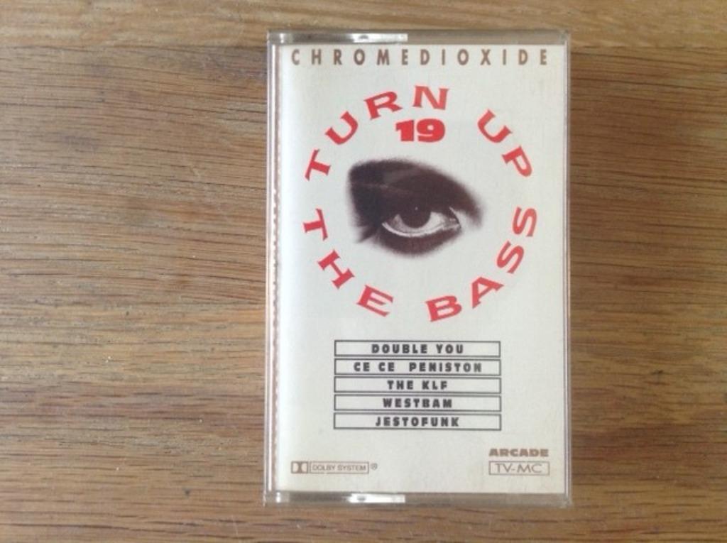 muziekcassette turn up the bass, Enlèvement ou Envoi, Originale, Comme neuf, Autres genres