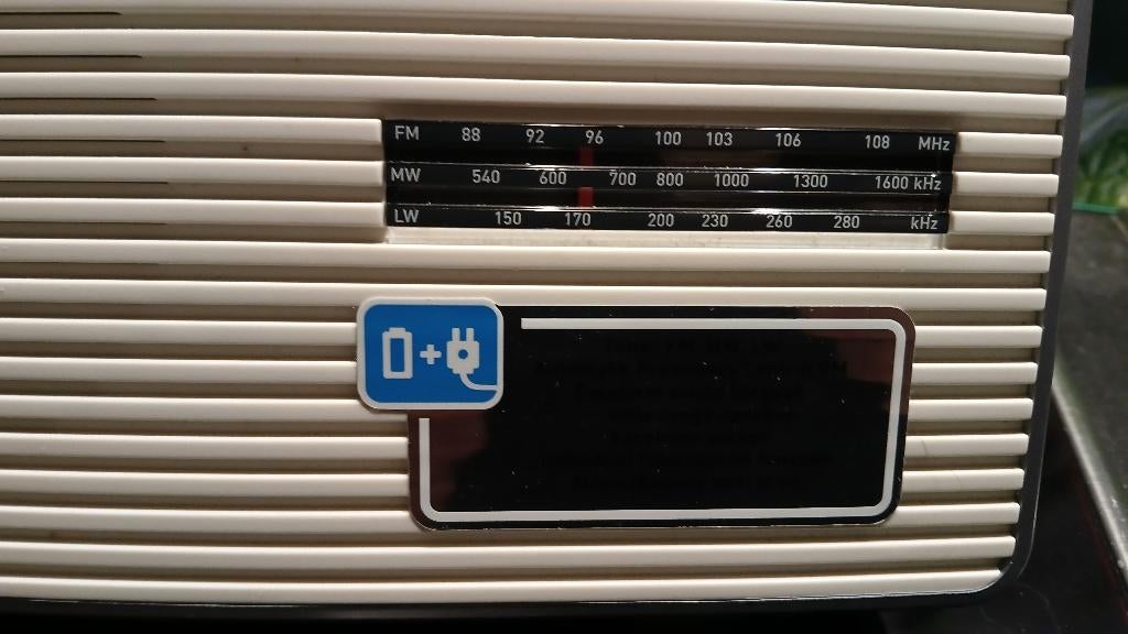 belle radio portable grundig, Enlèvement ou Envoi, Neuf, Radio