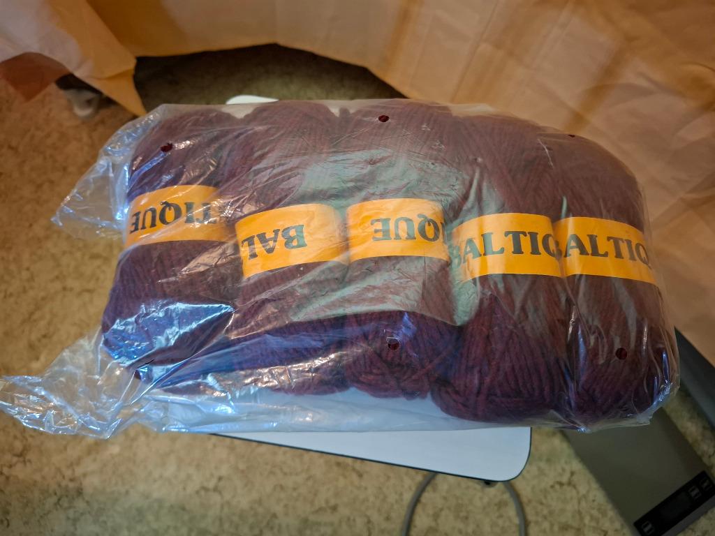 Lot de 5 pelotes de laine bordeaux, Hobby & Loisirs créatifs, Enlèvement ou Envoi, Neuf, Tricot, Laine ou Fils