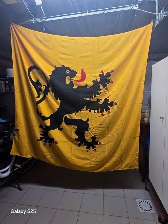 Très vieux drapeau flamand 2 pièces en lin, jamais utilisé, Enlèvement ou Envoi, Comme neuf