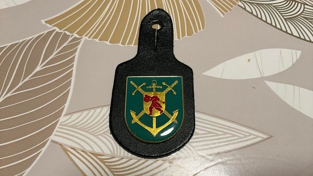 Cintre pour poche poitrine, Envoi
