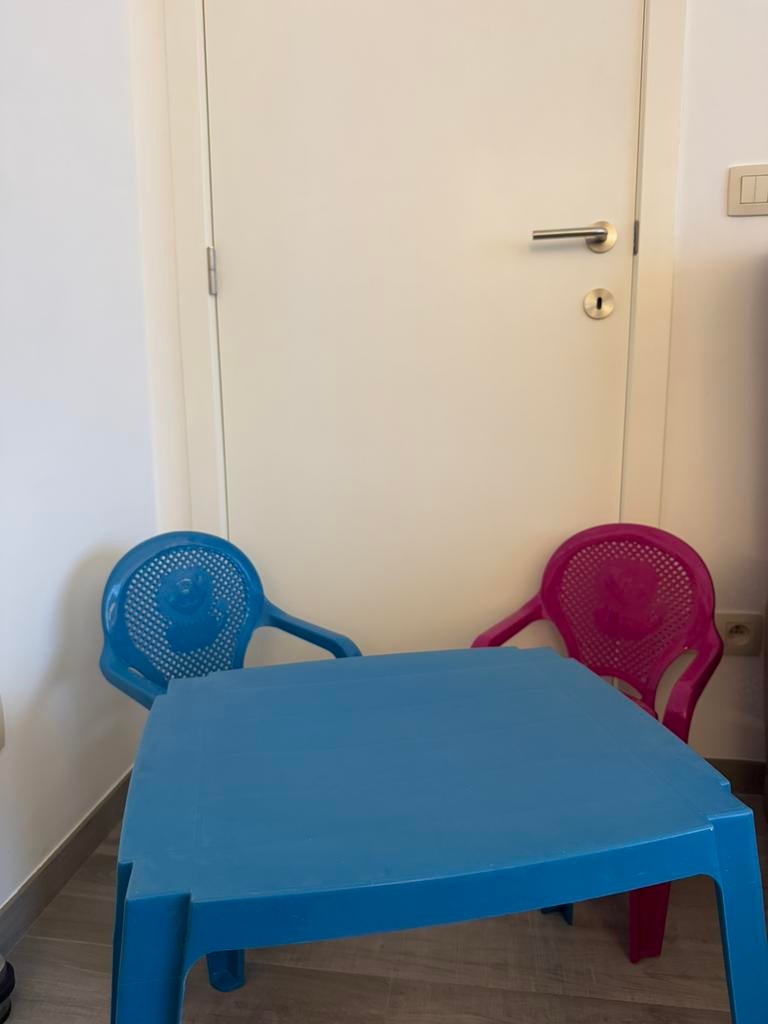 Kindertafel en stoelen, Kinderen en Baby's, Kinderkamer | Tafels en Stoelen, Ophalen, Gebruikt, Tafel(s) en Stoel(en)