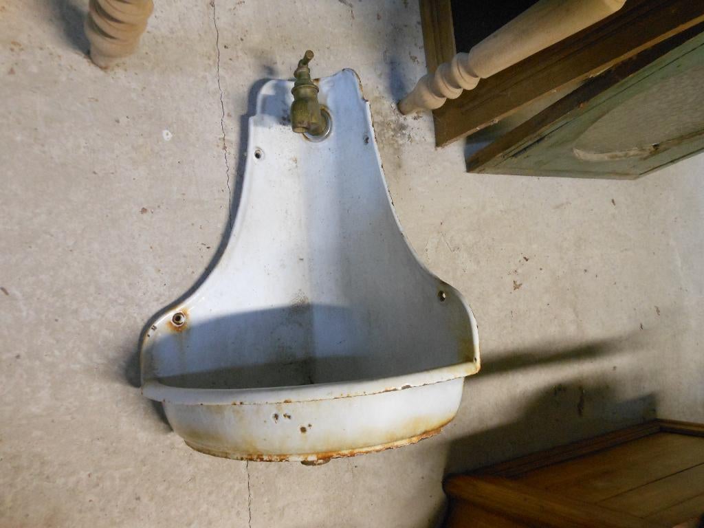 ancien lavabo en émail trouvé dans une gare, Ophalen