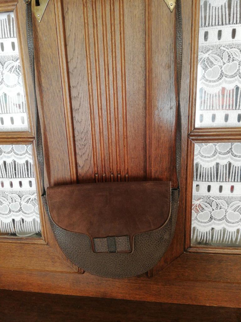 Sac à bandoulière en cuir et nubuck. Brun., Comme neuf, Brun, Cuir