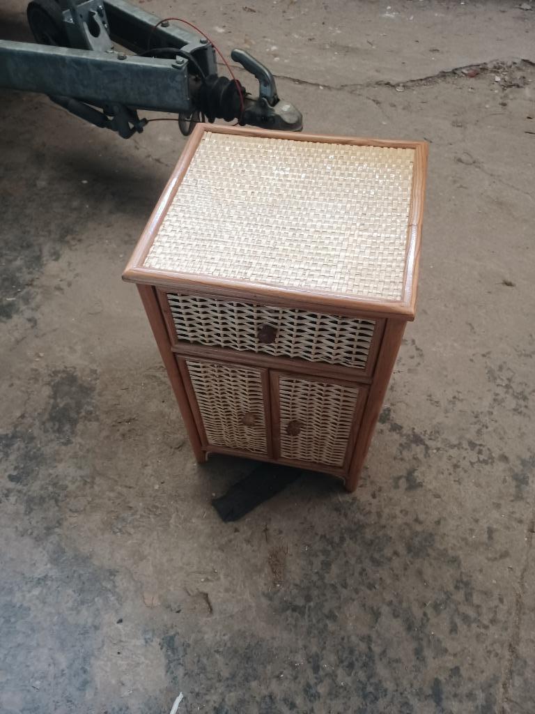 2025/003 rieten nacht/bijzetkastje (weggeefprijs), Huis en Inrichting, Ophalen, Gebruikt, Rechthoekig