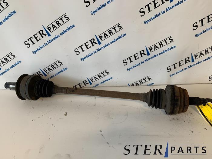 Arbre de transmission arrière droit d'un Mercedes E-Klasse, Autos : Pièces & Accessoires, Freins & Transmission, Mercedes-Benz