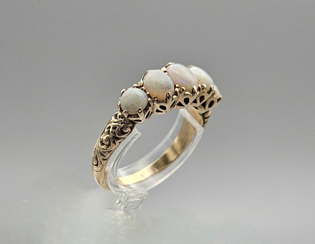 Gouden Vintage ring met edelsteen opaal. 2024/214, Handtassen en Accessoires, Ringen, Overige kleuren, Ophalen of Verzenden, Zo goed als nieuw