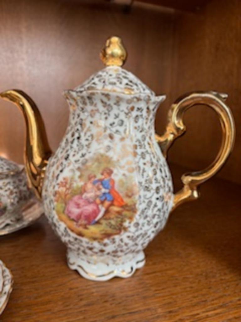 Porseleinen koffieservies, Ophalen