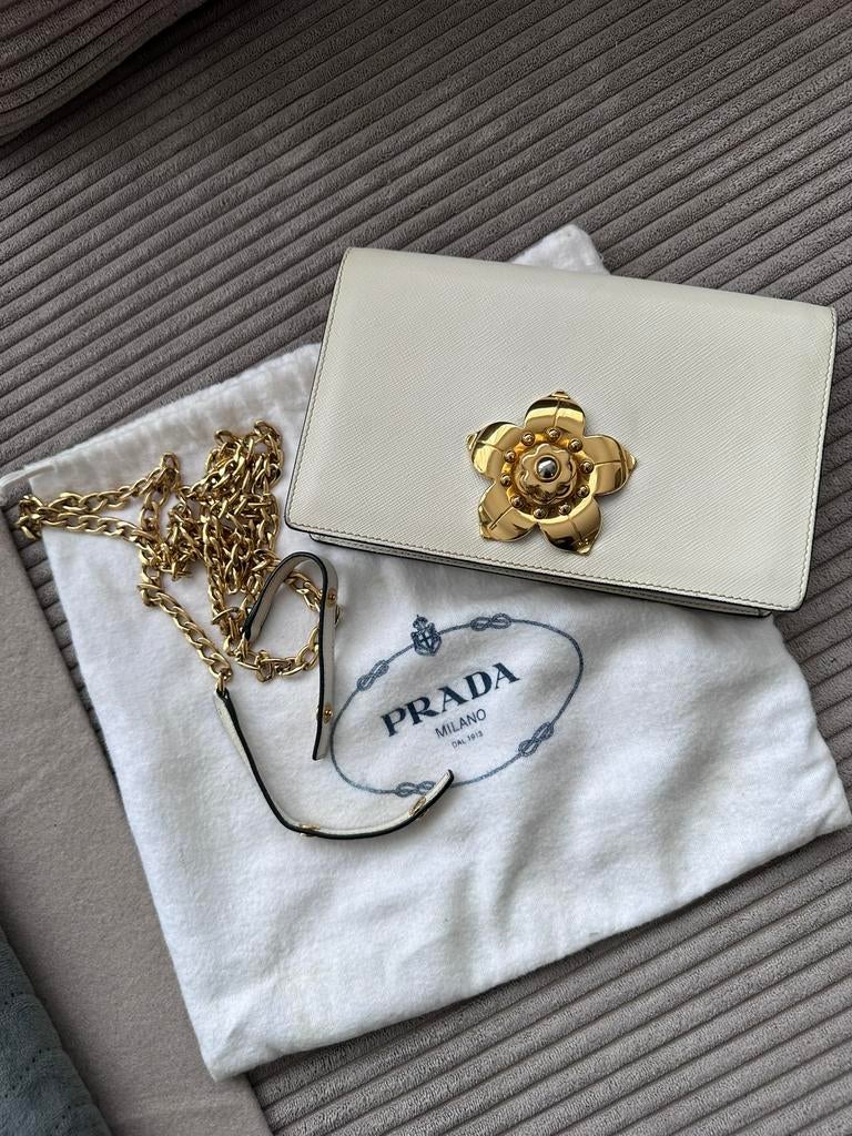 Sac pochette Prada Corolle, Bijoux, Sacs & Beauté, Sacs | Sacs à bandoulière, Enlèvement
