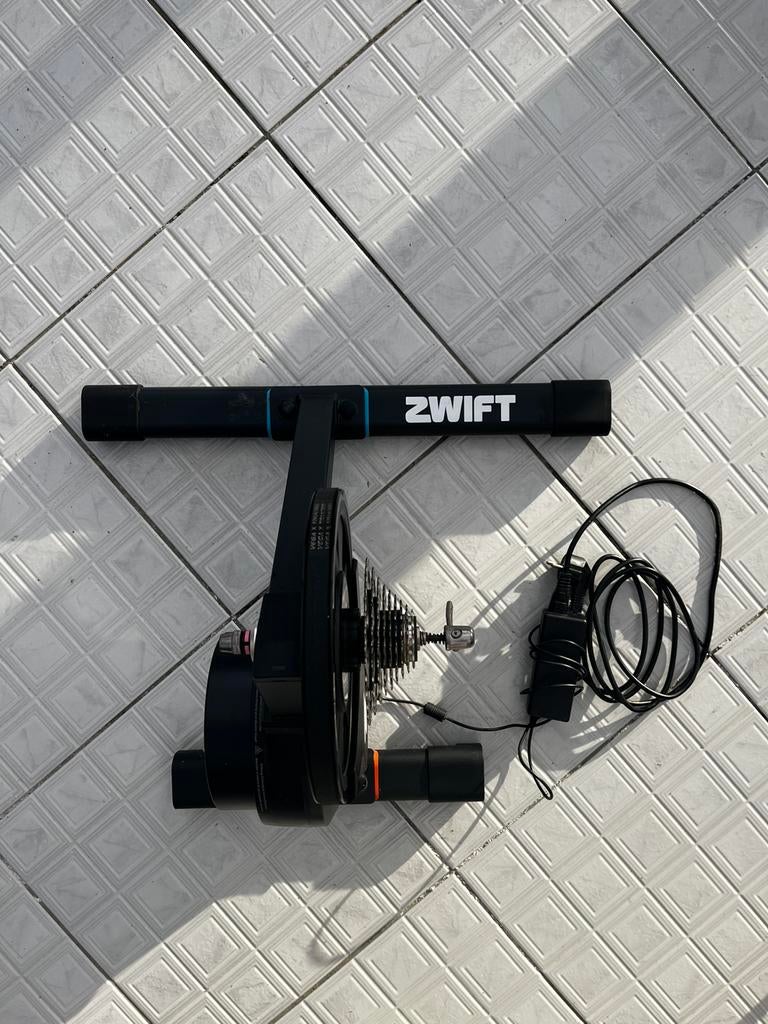 Zwift hub smart trainer, Enlèvement, Comme neuf