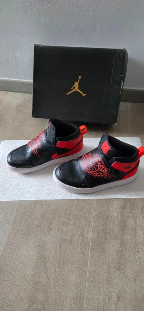 NIKE AIR JORDAN POUR FILLE OU GARÇON  TAILLE 34, Enlèvement, Comme neuf, Chaussures