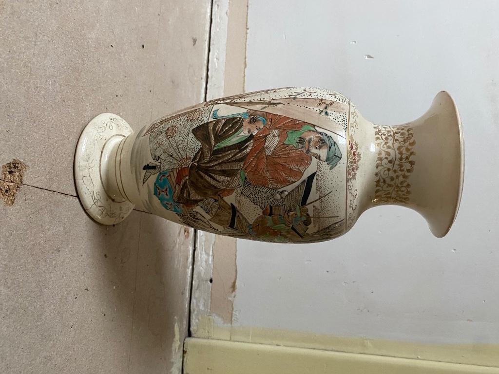 Vase, Enlèvement