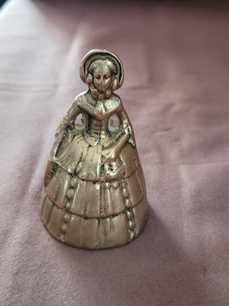 Bronzen bel voor dames, Ophalen, Brons