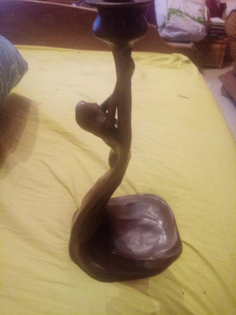 Bougeoir femme, Enlèvement, Cuivre ou Bronze