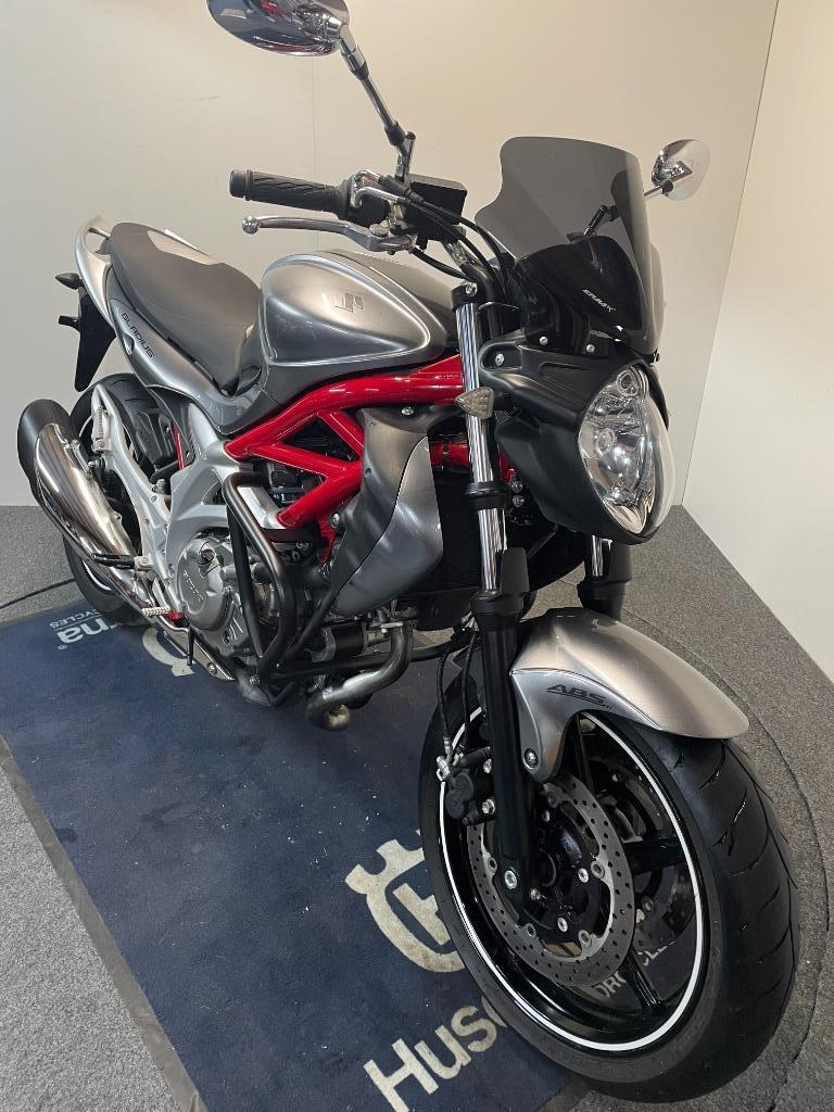 Suzuki Gladius 650 bj.2010 ref. LS 3060, 2 cilinders, Bedrijf, Meer dan 35 kW, 650 cc