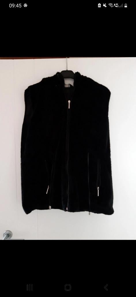 Fluffy bodywarmer met kap, Ophalen