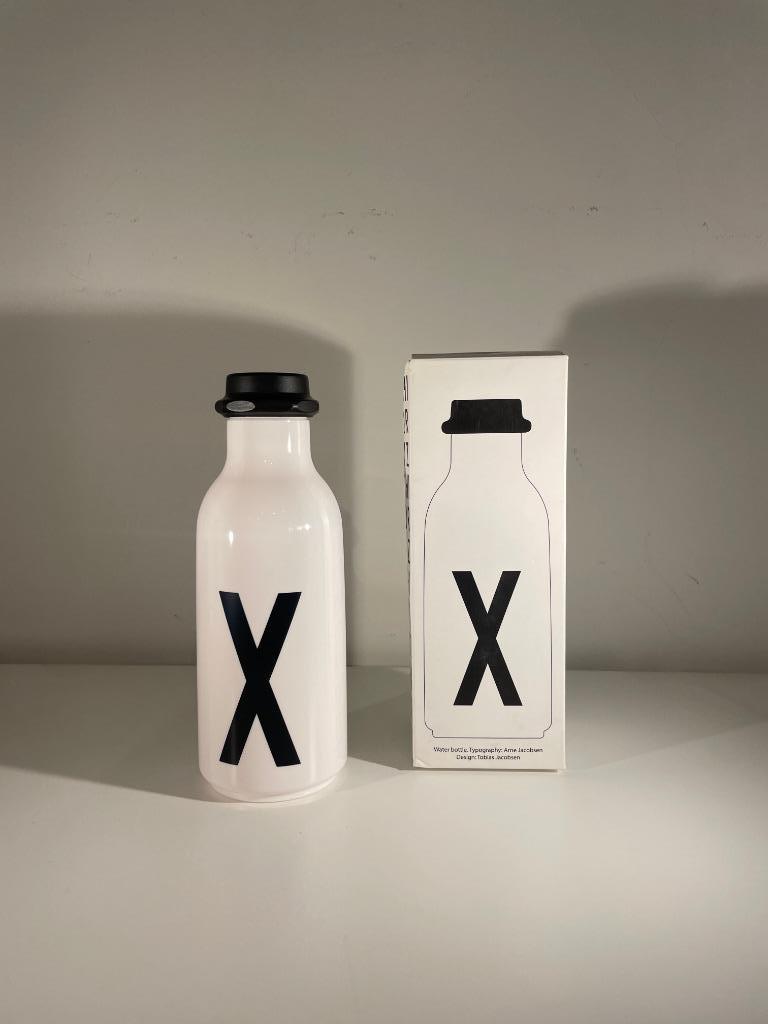 Gourde avec lettre X - Design Letters - Arne Jacobsen, Ophalen, Overige materialen, Nieuw, Kom(men)