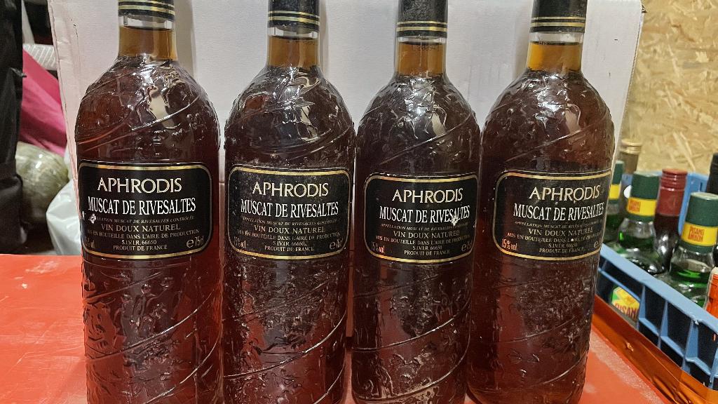 lot alcool ,vins et champagne  +- 60 bouteilles, Enlèvement, Champagne