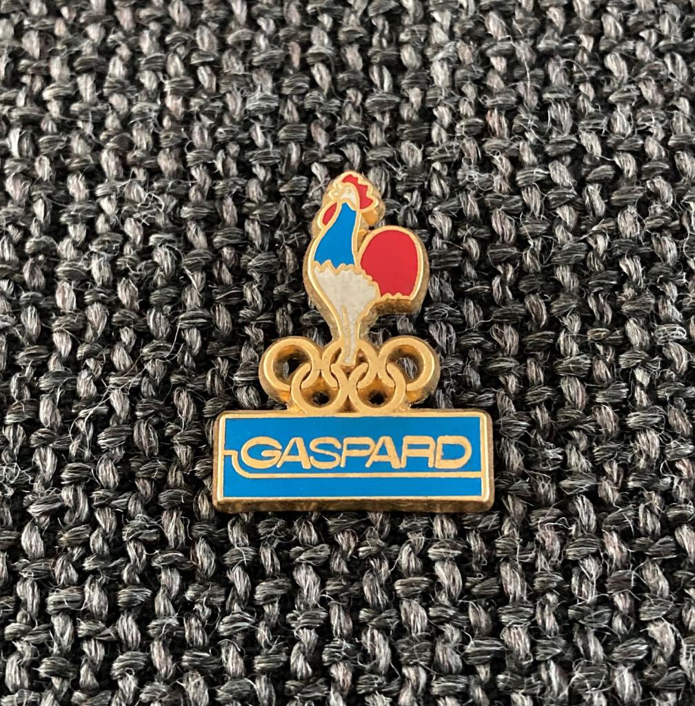 PIN - GASPARD - JEUX OLYMPIQUES - COQ - FRANCE, Collections, Envoi, Utilisé, Sport, Insigne ou Pin's